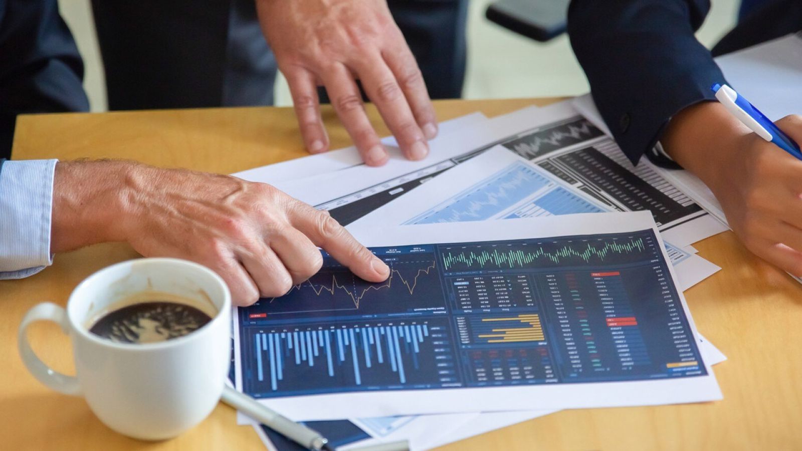 Nowoczesne narzędzia Business Intelligence w praktyce: Przykład wdrożenia systemu Qlik w Grupie MLEKOVITA