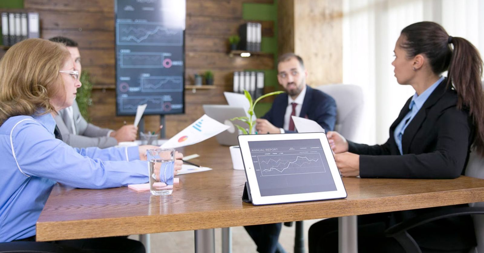 Oracle pomaga zespołom kadrowym maksymalizować produktywność i rozwój pracowników