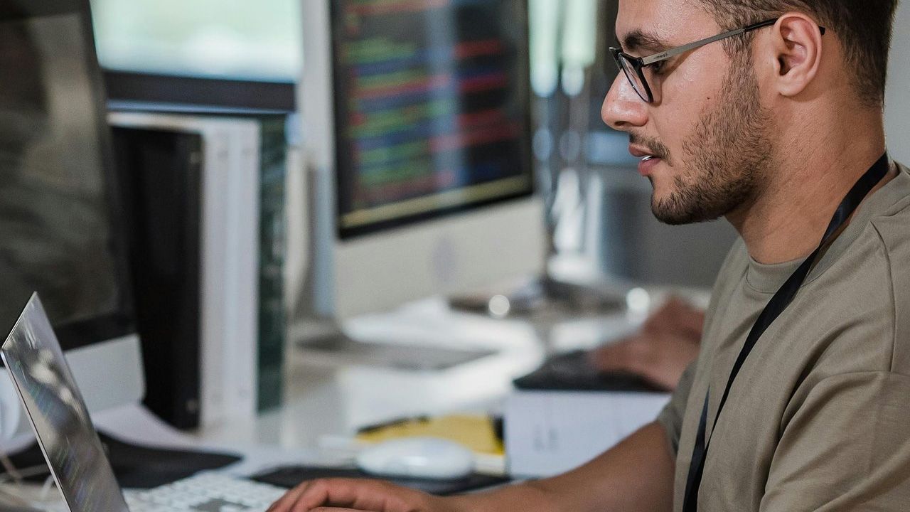 97% firm doświadcza incydentów związanych z Gen AI – jak budować odporność na 2026